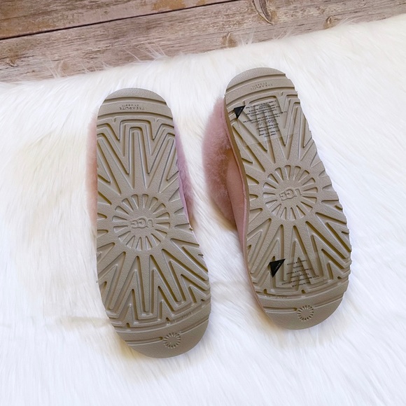 UGG Cluggette Slippers For Outdoor/Indoor Use - Picture 7 of 7